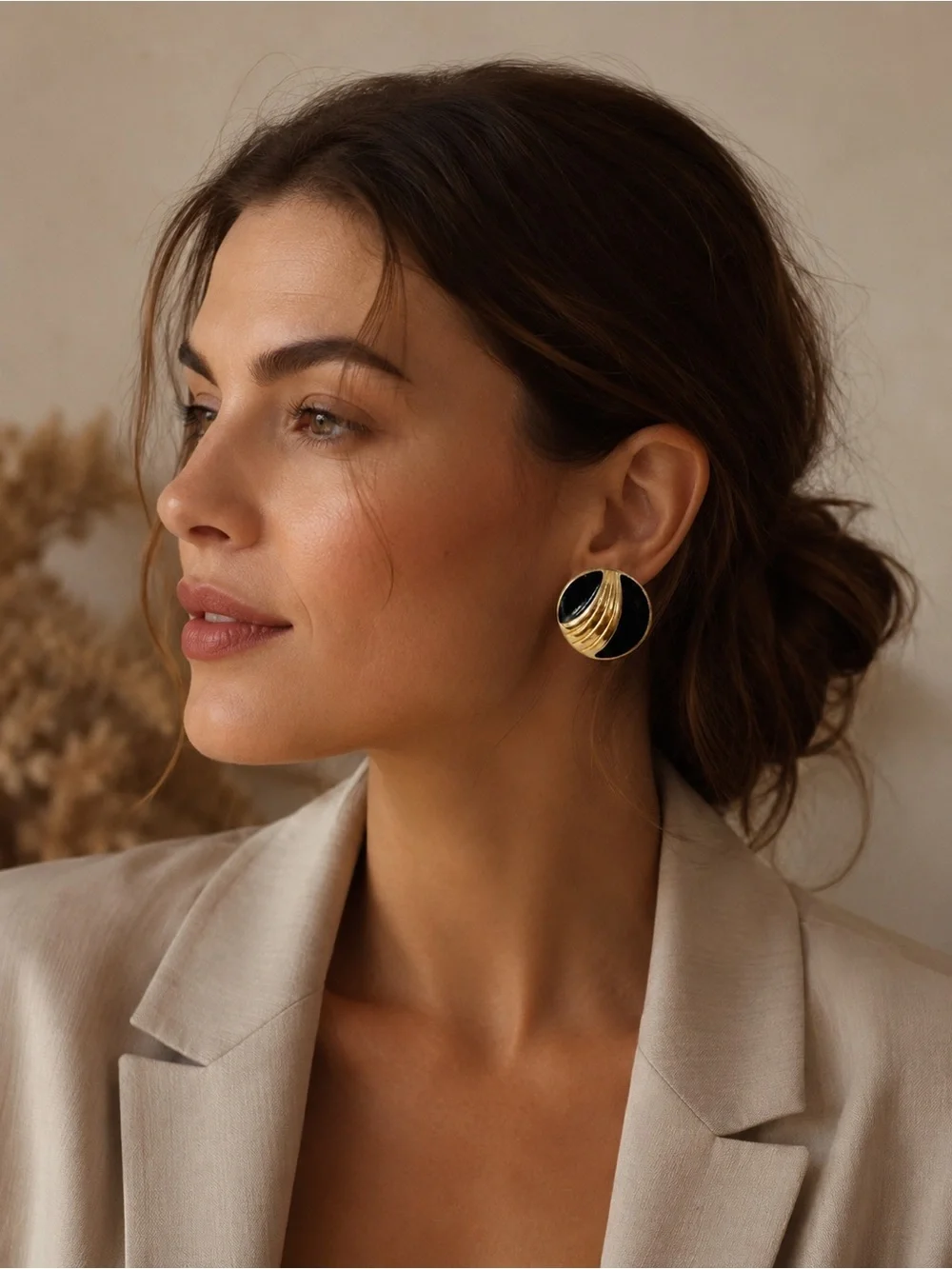 Vintage Black & Gold Enamel Statement Stud Earrings Retro Round Disc Earrings
